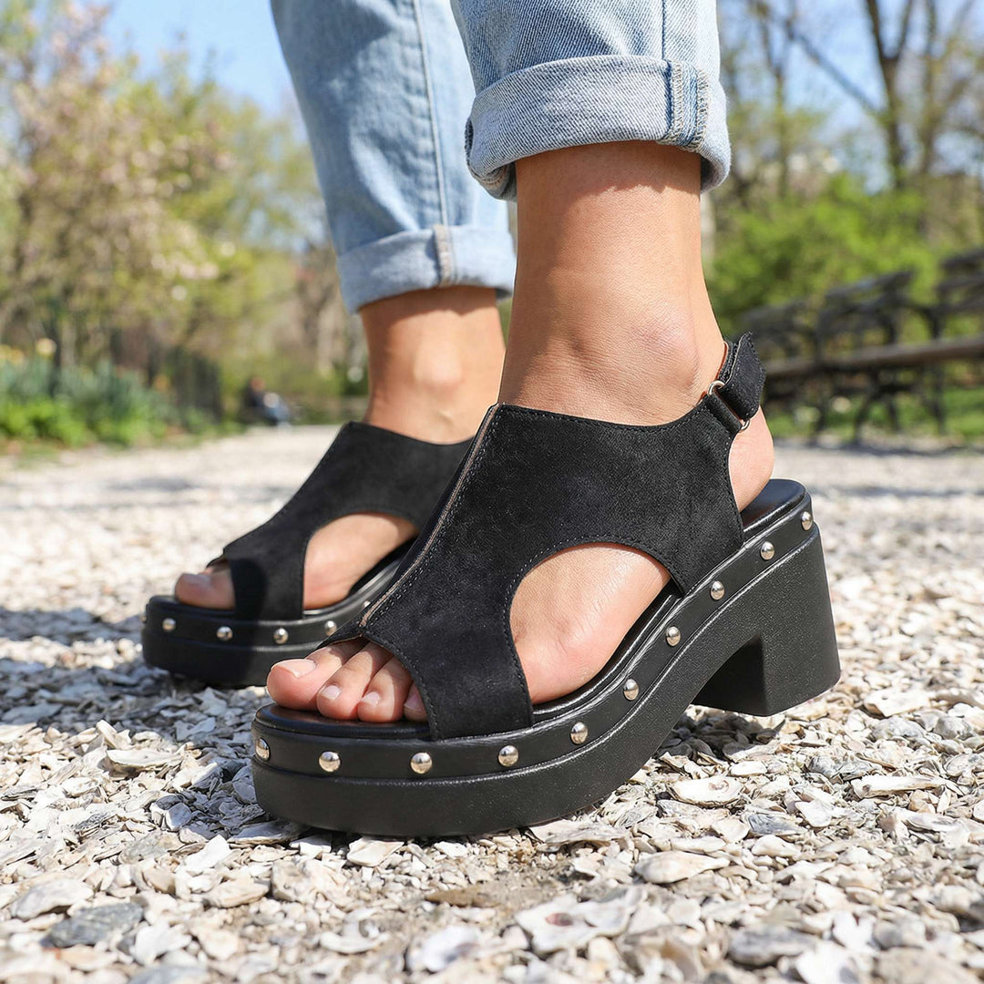 Loreta | Sandály s cvočky